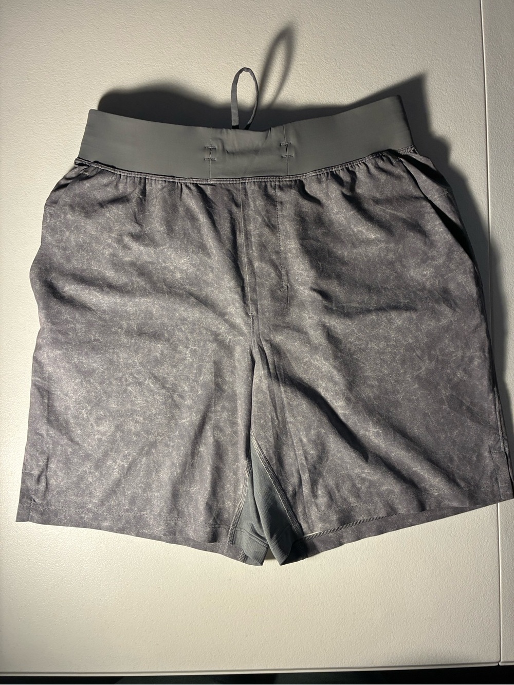 Lululemon Men's Athletic Shorts - Heathered Gray Size Small